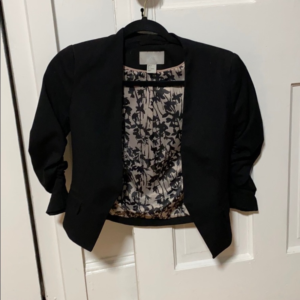 Black open bunch sleeved blazer